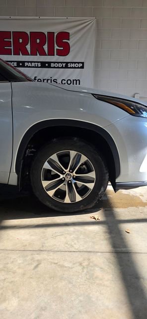 Used 2022 Toyota Highlander XLE image 32