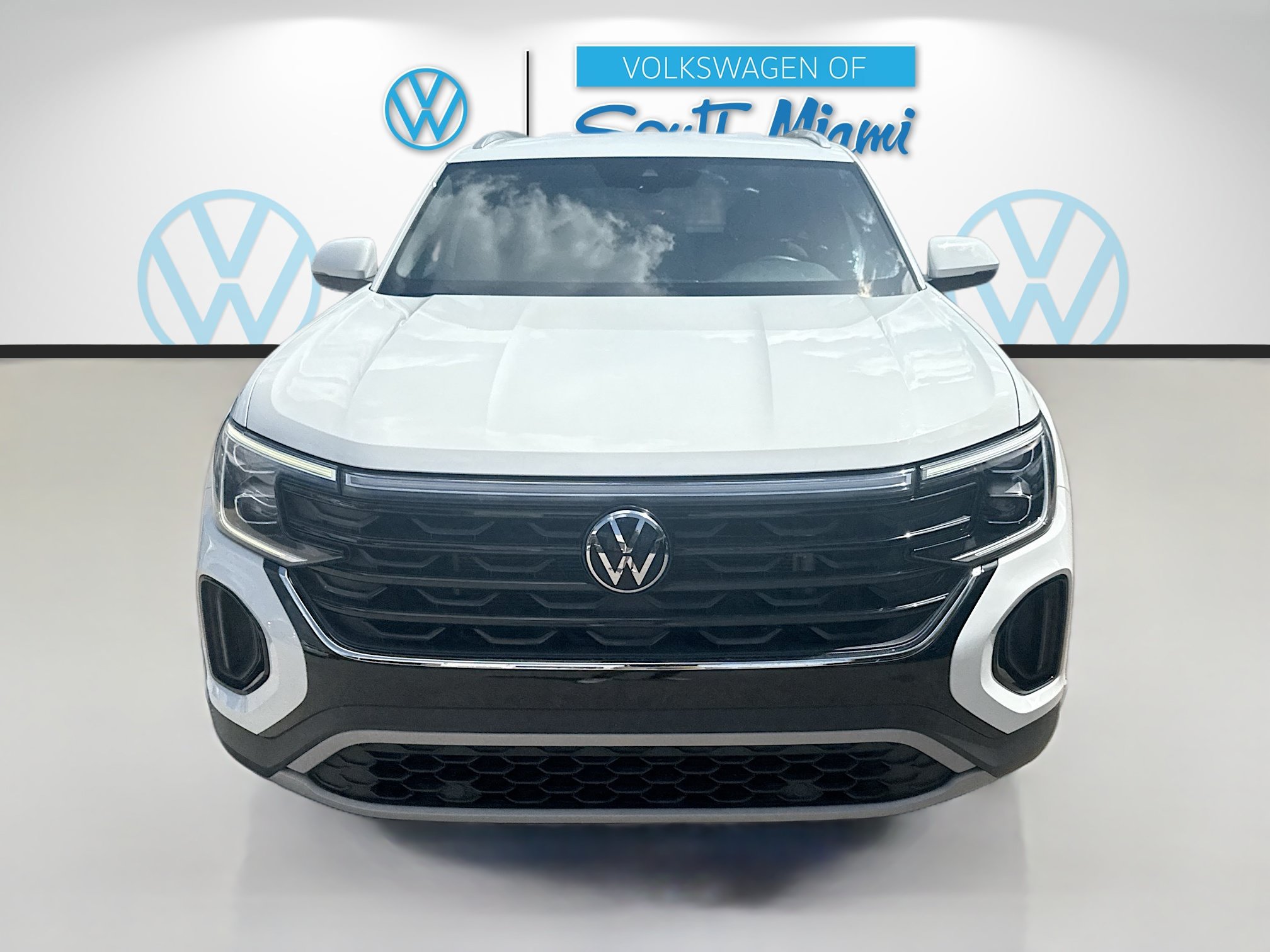 Certified 2024 Volkswagen Atlas Cross Sport SE FWD image 2