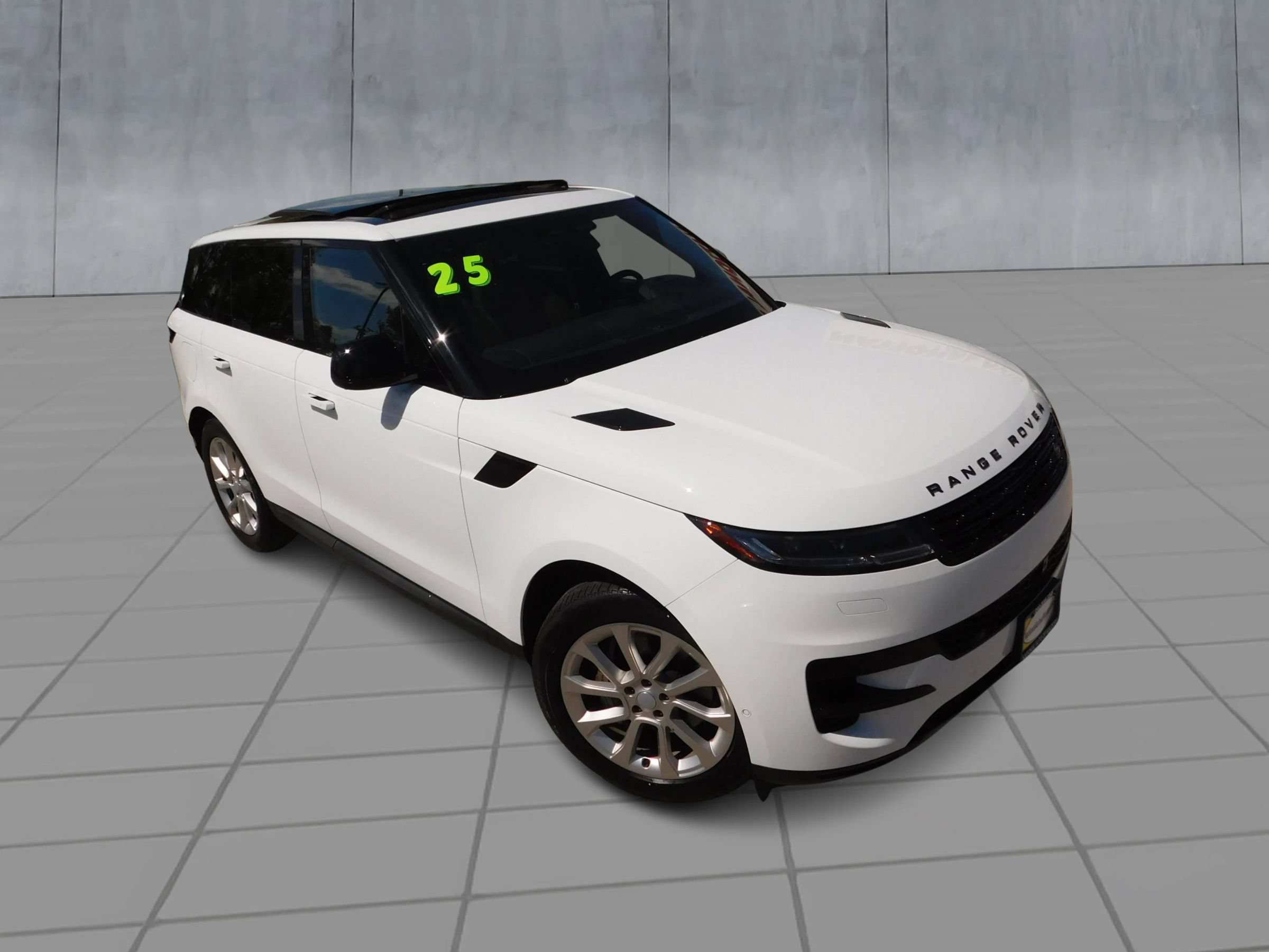 Used 2025 Land Rover Range Rover Sport SE AWD/4WD image 2