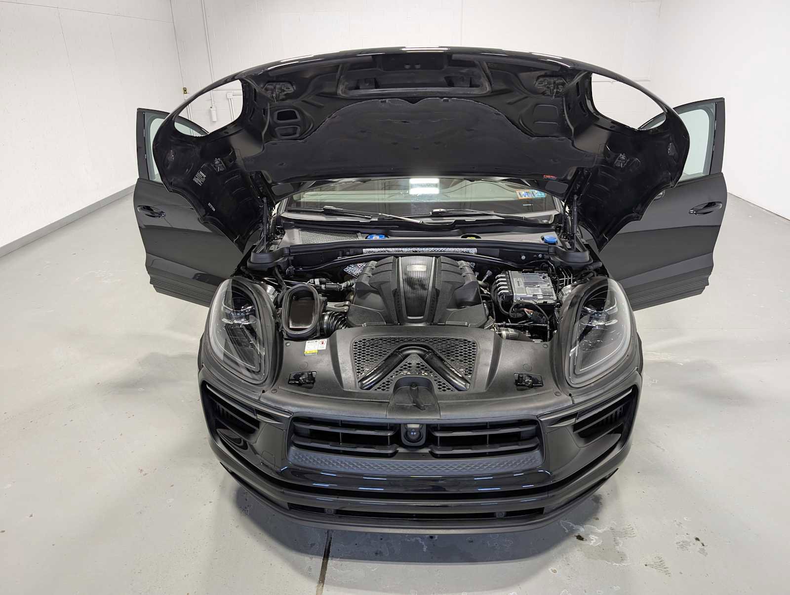 Used 2023 Porsche Macan S image 12
