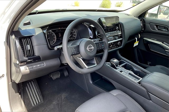 New 2025 Nissan Pathfinder SV image 5