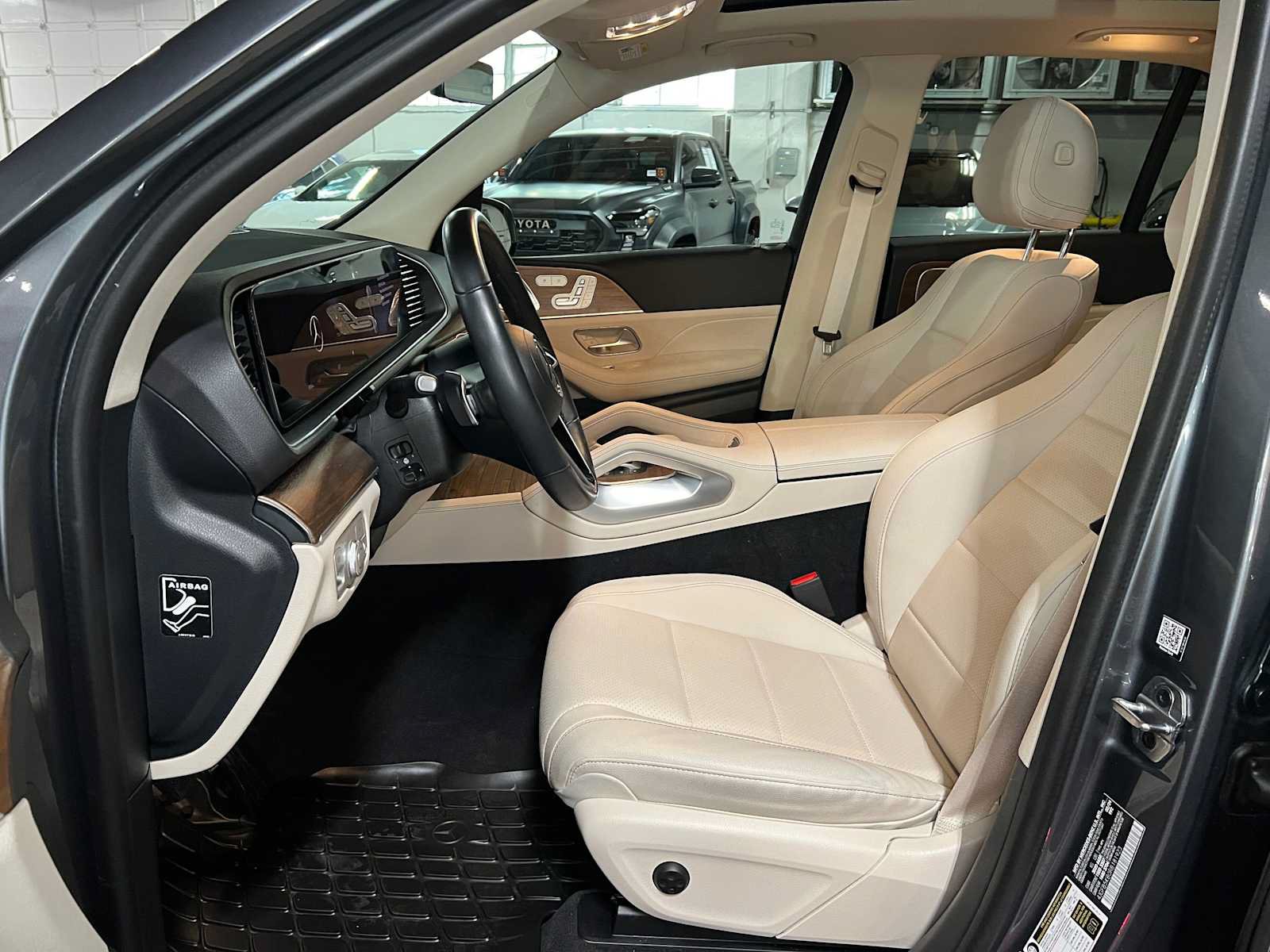 Used 2024 Mercedes-Benz GLE 450 4MATIC image 23