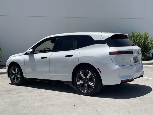 Used 2026 BMW iX xDrive45 w/ Premium Package image 8