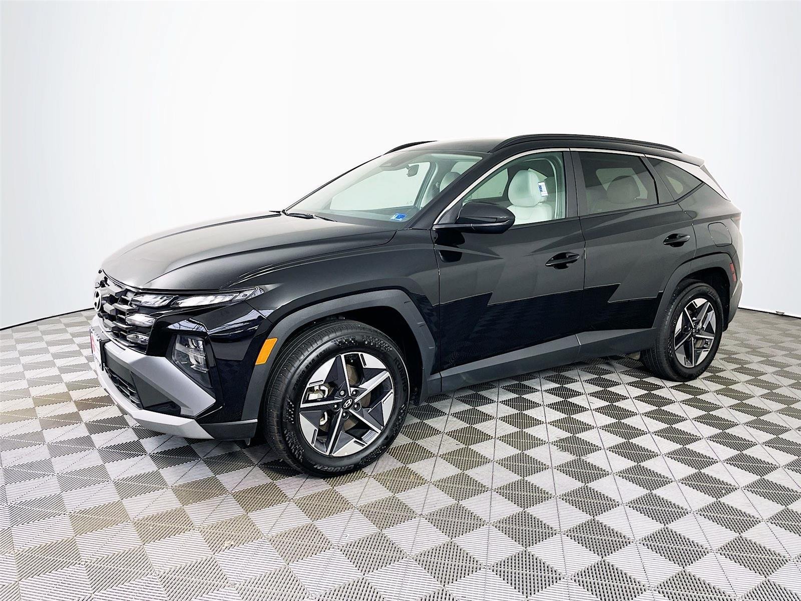 Certified 2025 Hyundai Tucson SEL AWD/4WD image 4