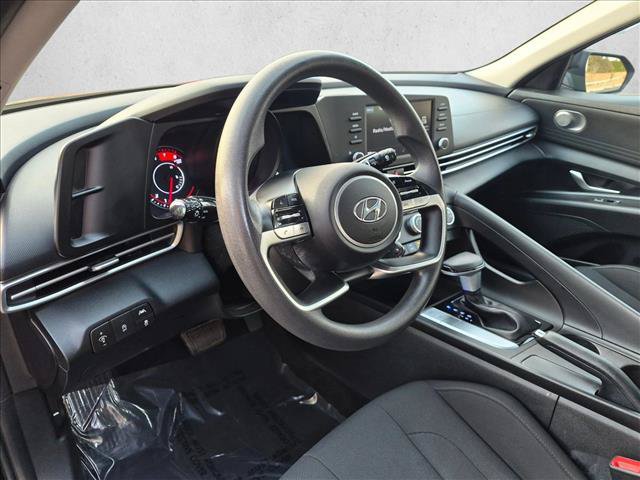 Used 2022 Hyundai Elantra SE FWD image 10