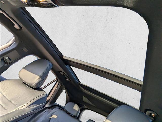 Used 2025 Mercedes-Benz GLC 300 4MATIC image 15