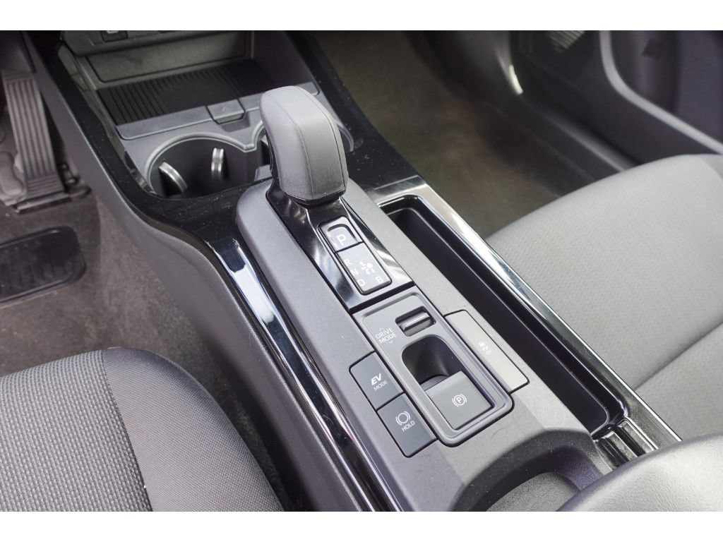 Used 2025 Toyota Prius LE FWD image 17