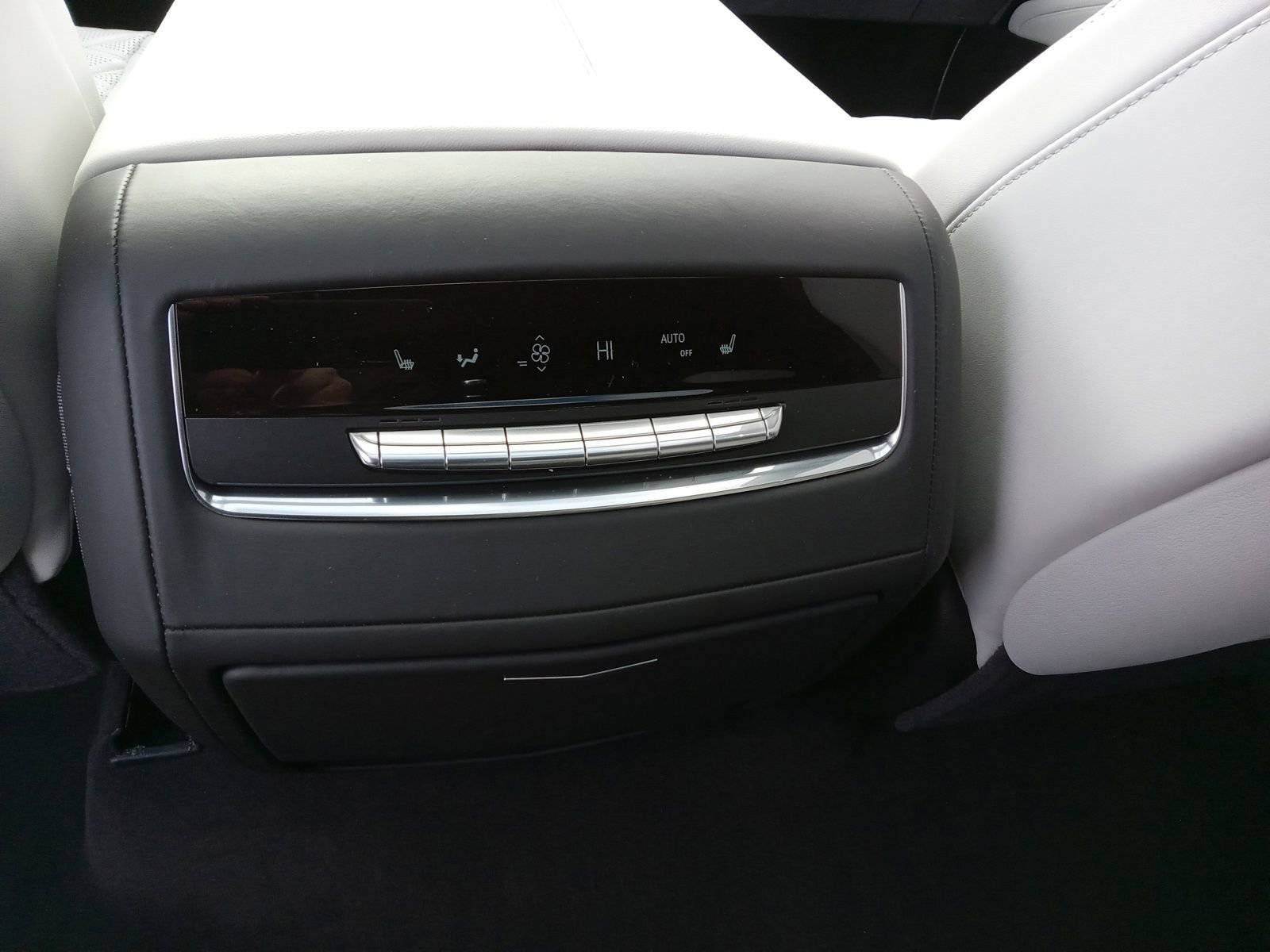 Used 2025 Cadillac Escalade Sport Platinum w/ LPO, ONYX Package image 26