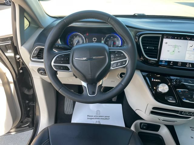Used 2023 Chrysler Pacifica Touring-L FWD image 23
