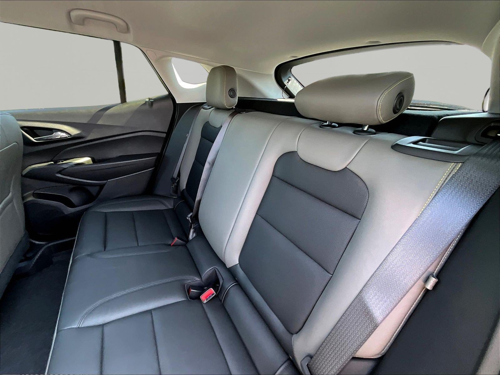 New 2026 Chevrolet Trax ACTIV w/ Driver Confidence Package FWD image 18