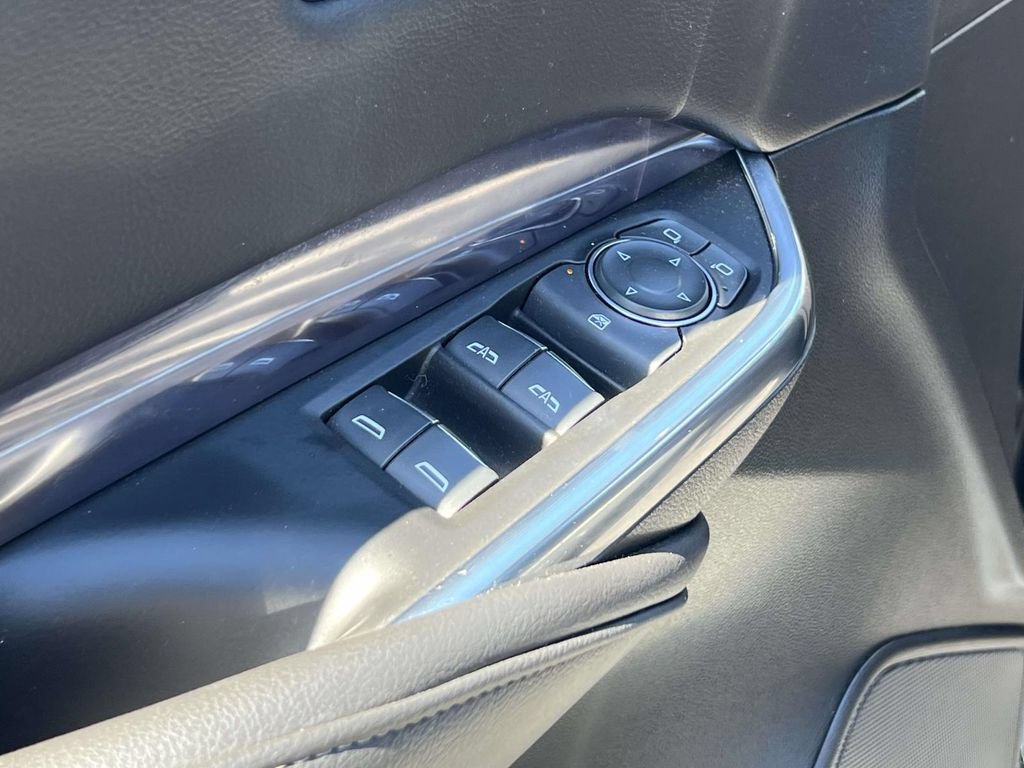 Used 2022 Cadillac XT4 Luxury w/ Cold Weather Package AWD/4WD image 19