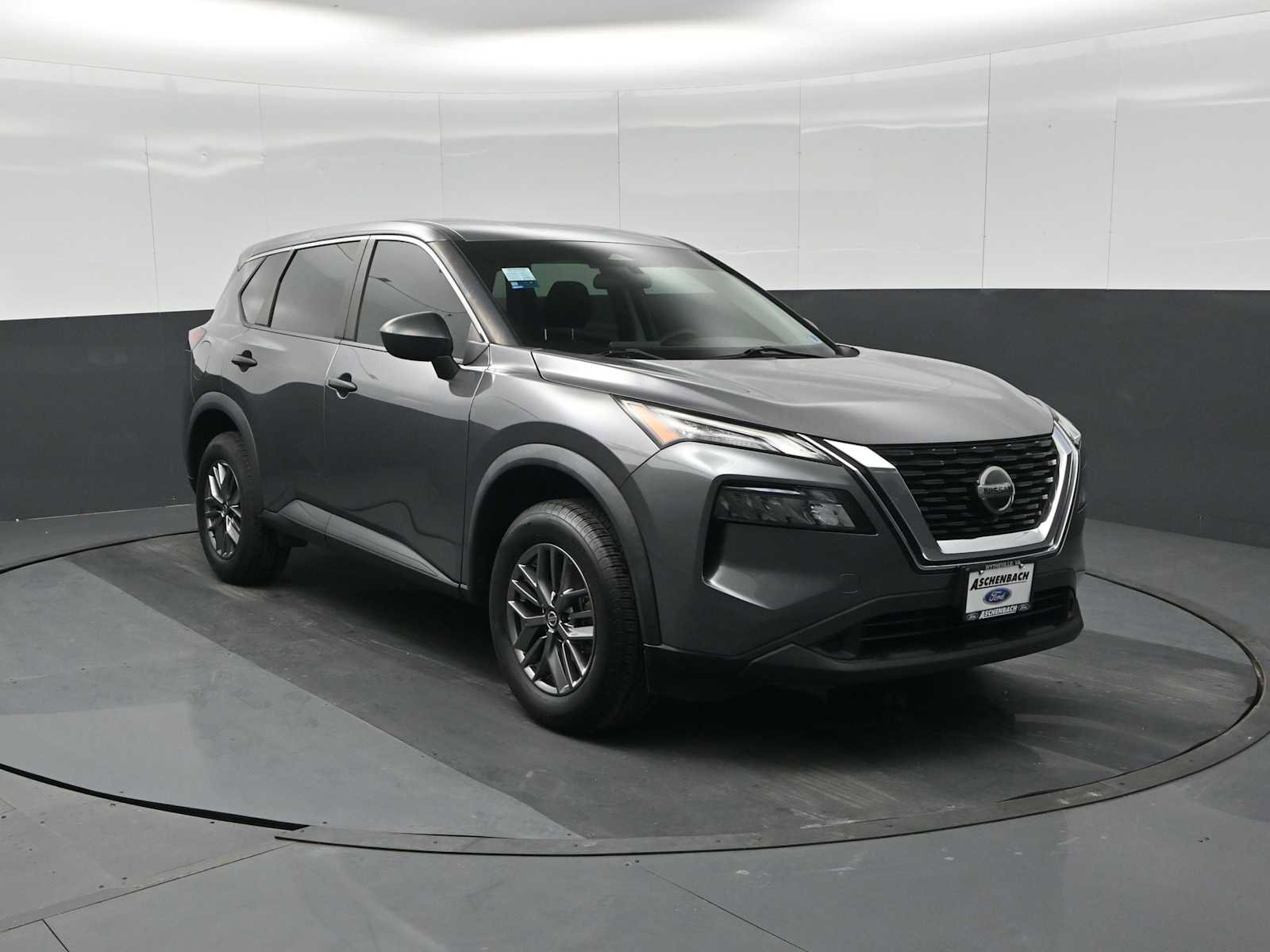 Used 2021 Nissan Rogue S image 2