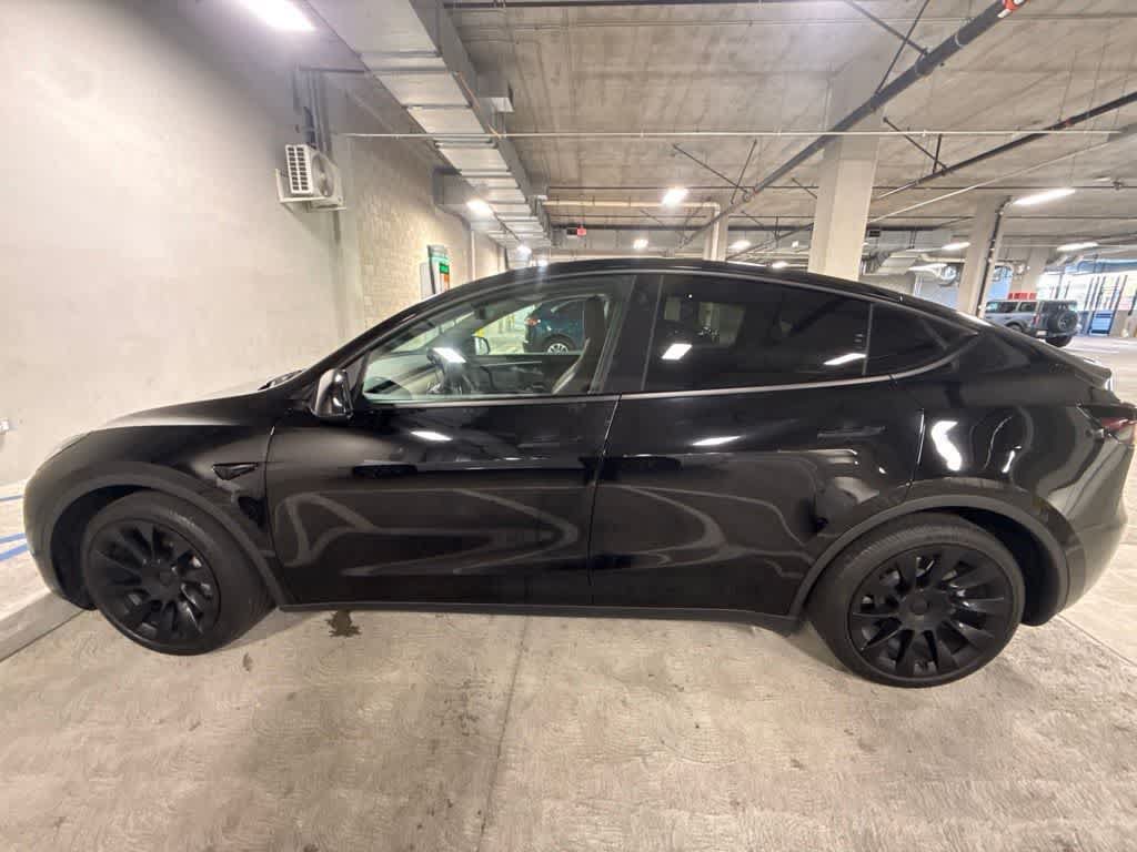 Used 2023 Tesla Model Y Long Range AWD/4WD image 2