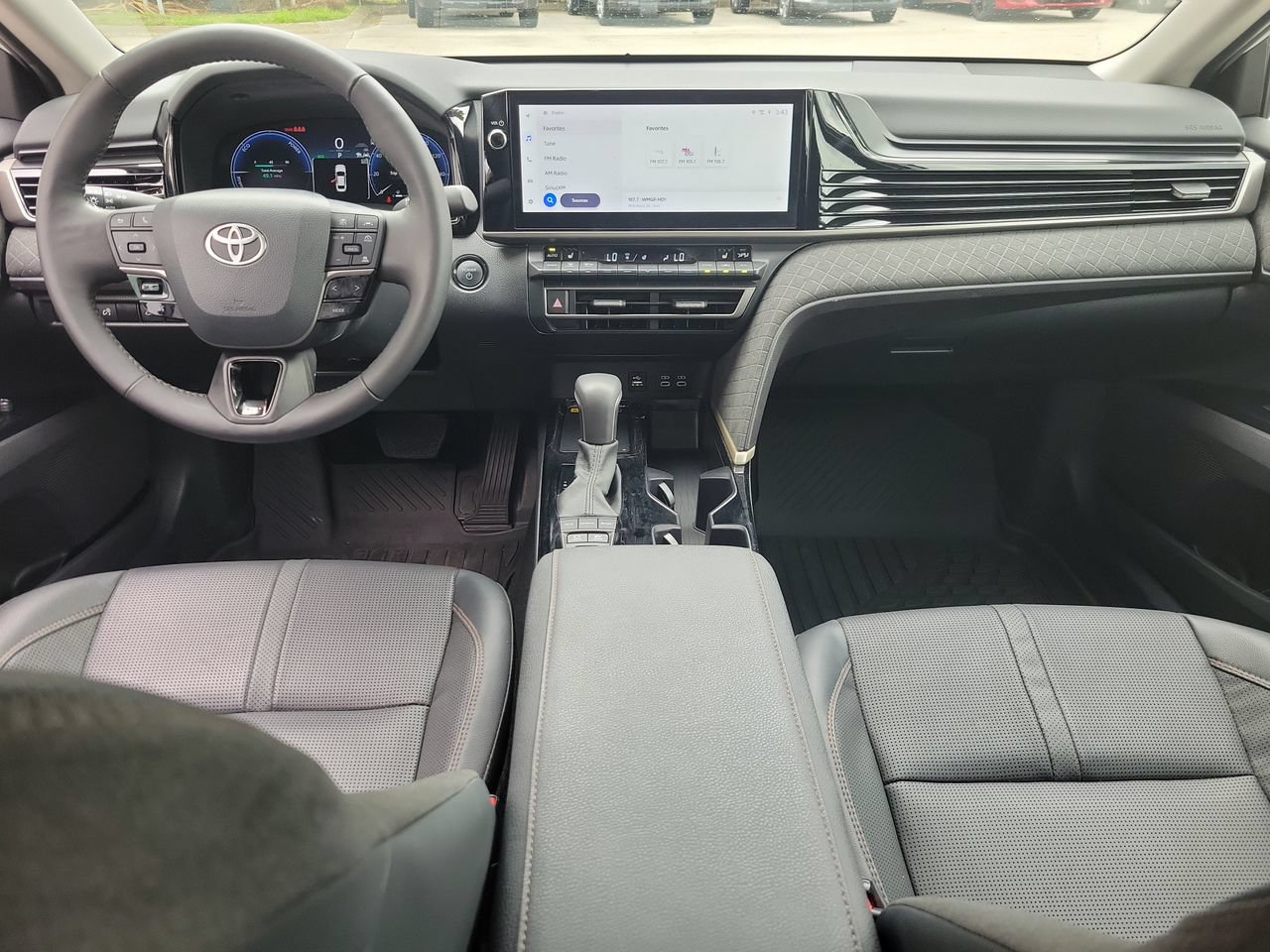 Used 2025 Toyota Camry XLE AWD/4WD image 13