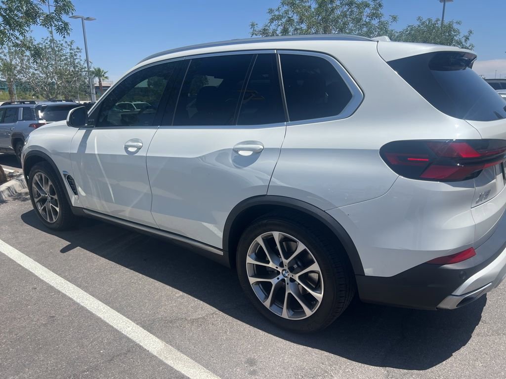 Used 2024 BMW X5 xDrive40i w/ Parking Assistance Package AWD/4WD image 31