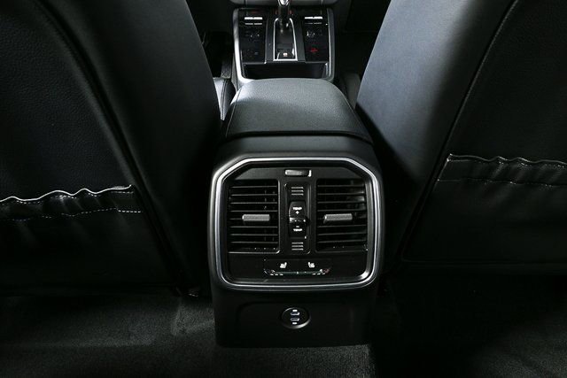 New 2026 Porsche Macan image 20