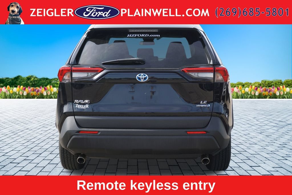 Used 2022 Toyota RAV4 LE AWD/4WD image 4