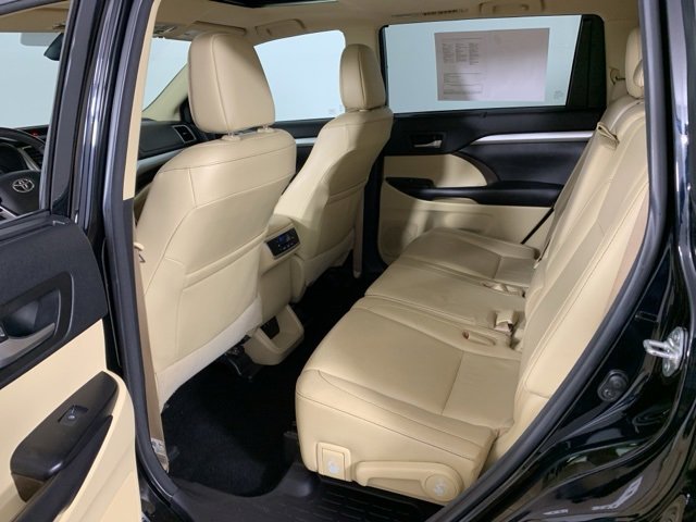 Used 2018 Toyota Highlander XLE image 28