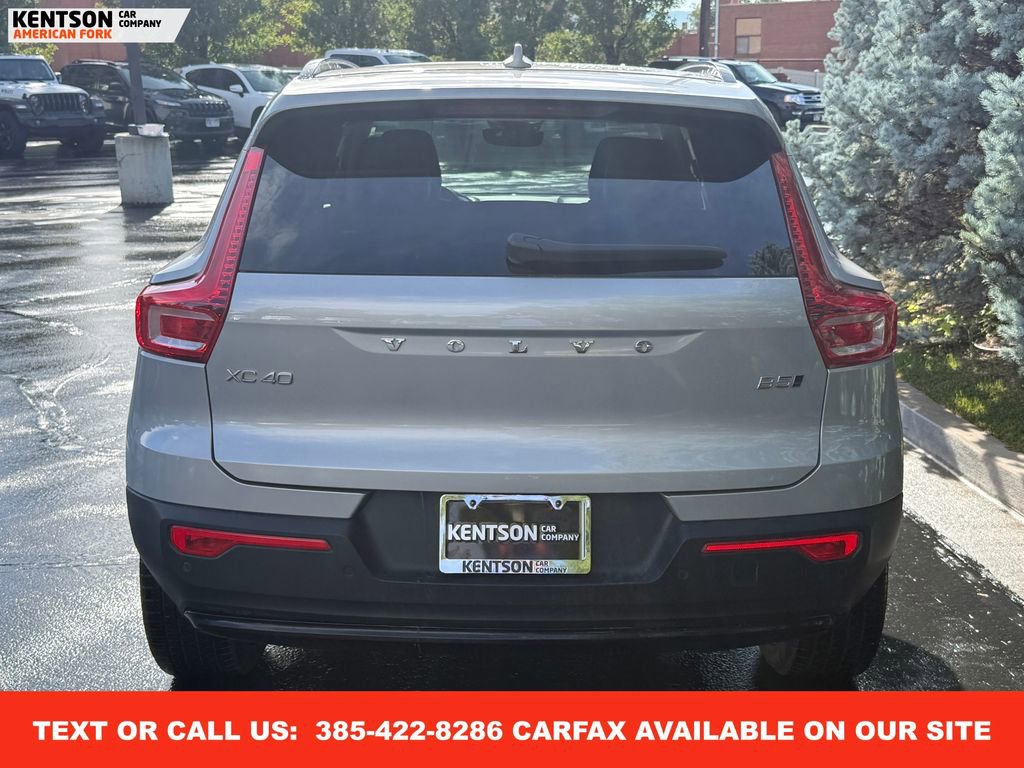 Used 2025 Volvo XC40 B5 Plus image 5