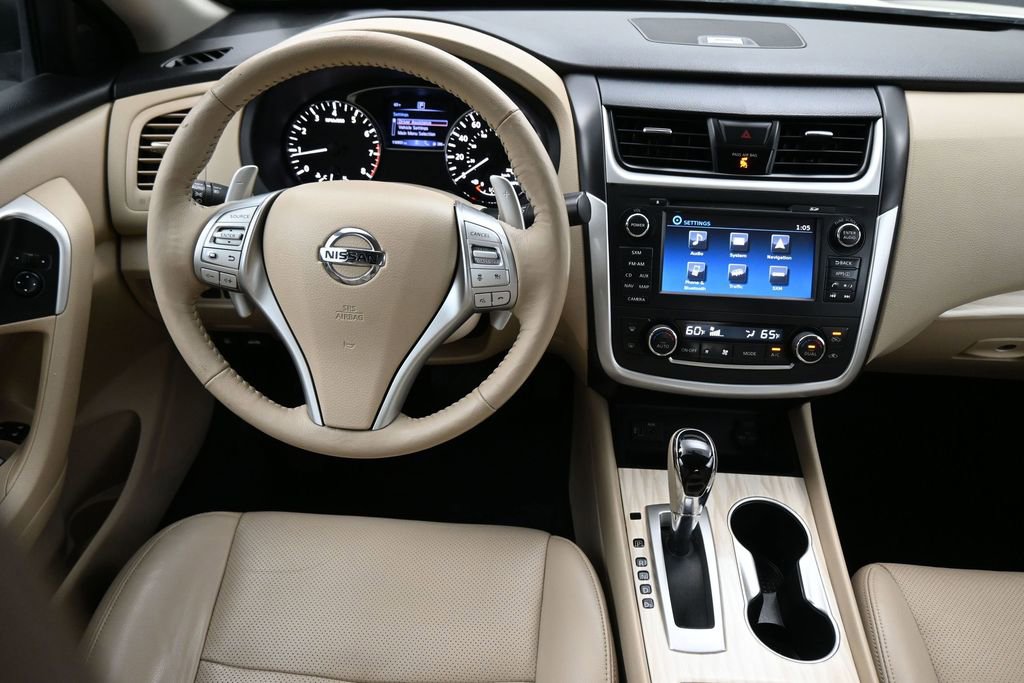 Used 2017 Nissan Altima 3.5 SL w/ 3.5SL Technology Package FWD image 5