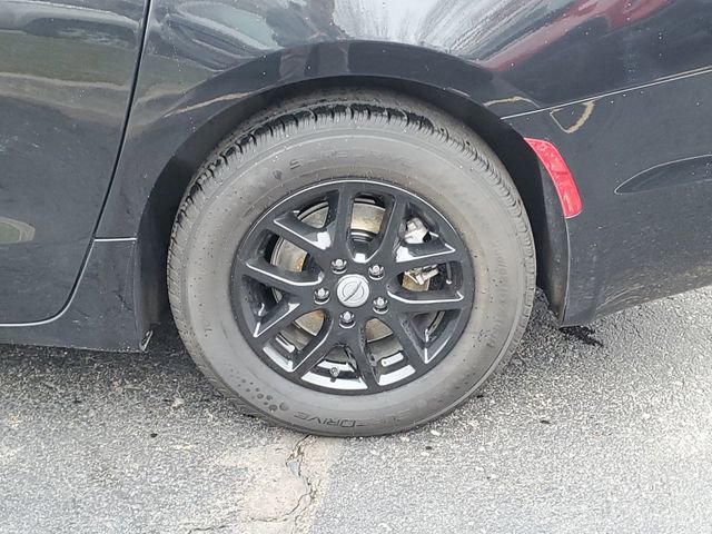 Used 2023 Chrysler Pacifica Touring-L FWD image 32