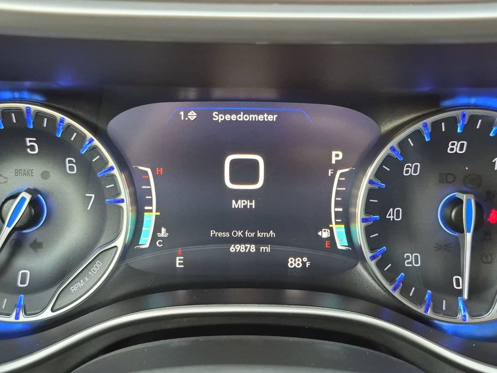 Used 2023 Chrysler Pacifica Touring-L FWD image 25