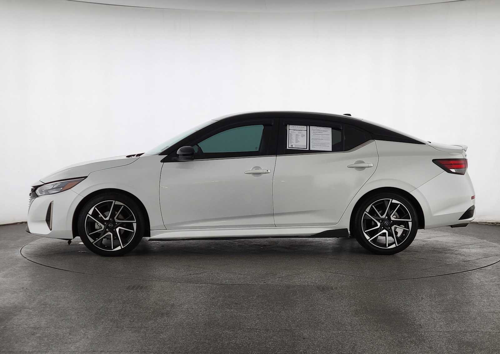 Used 2024 Nissan Sentra SR FWD image 11