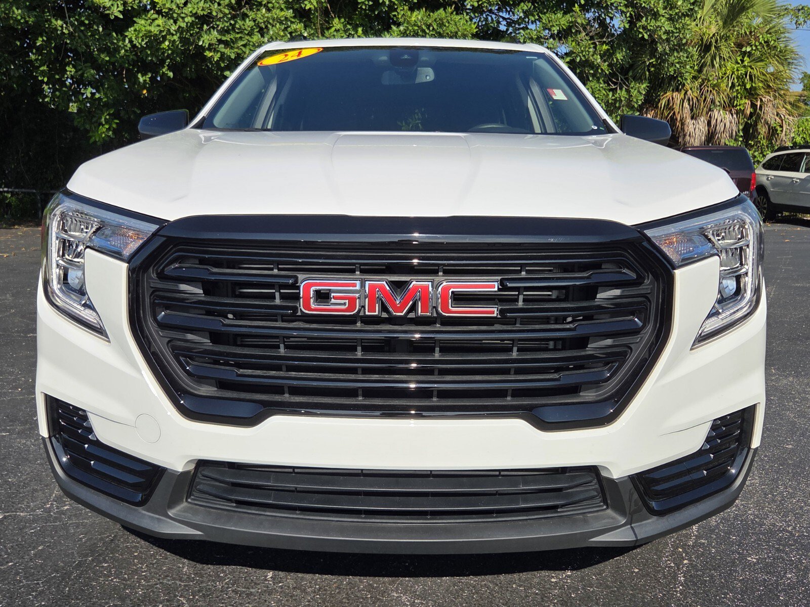 Certified 2024 GMC Terrain SLE w/ Driver Convenience Package FWD image 8