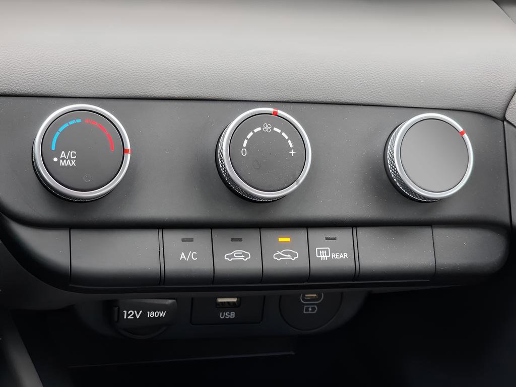 Used 2024 Hyundai Elantra SE image 30