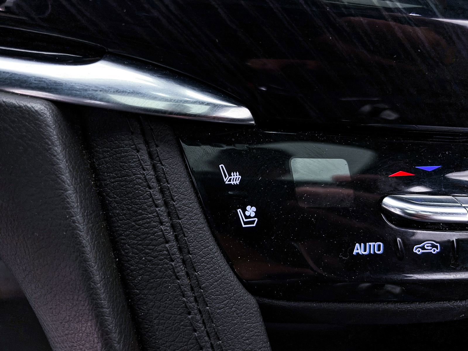 Used 2023 Cadillac XT6 Premium Luxury image 28