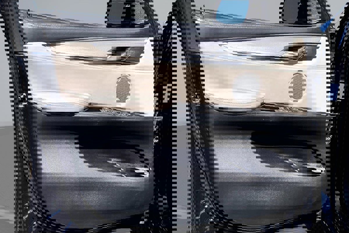 Used 2019 BMW X6 xDrive50i w/ M Sport Package image 23