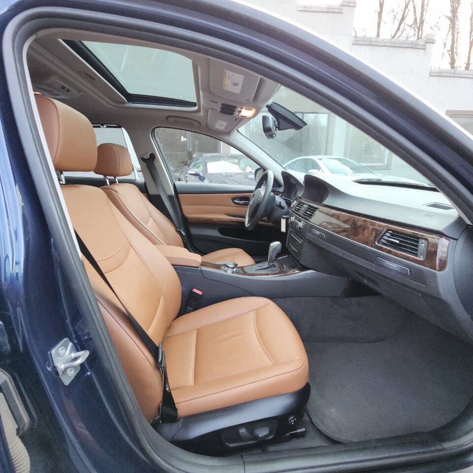 Used 2011 BMW 328i xDrive Sedan image 9