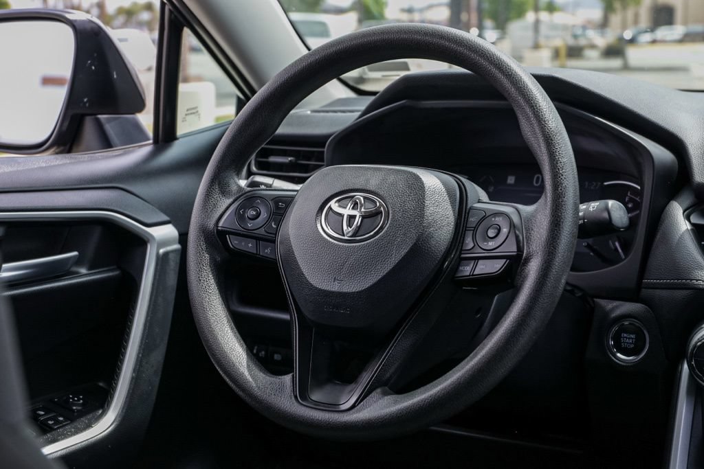 Used 2025 Toyota RAV4 XLE FWD image 27