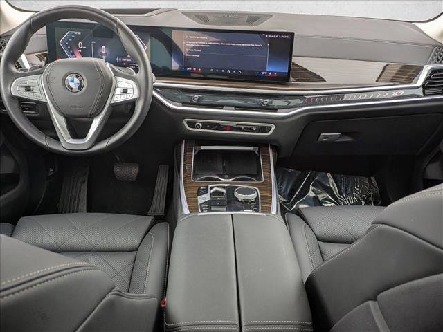 Used 2024 BMW X7 xDrive40i w/ Premium Package image 19