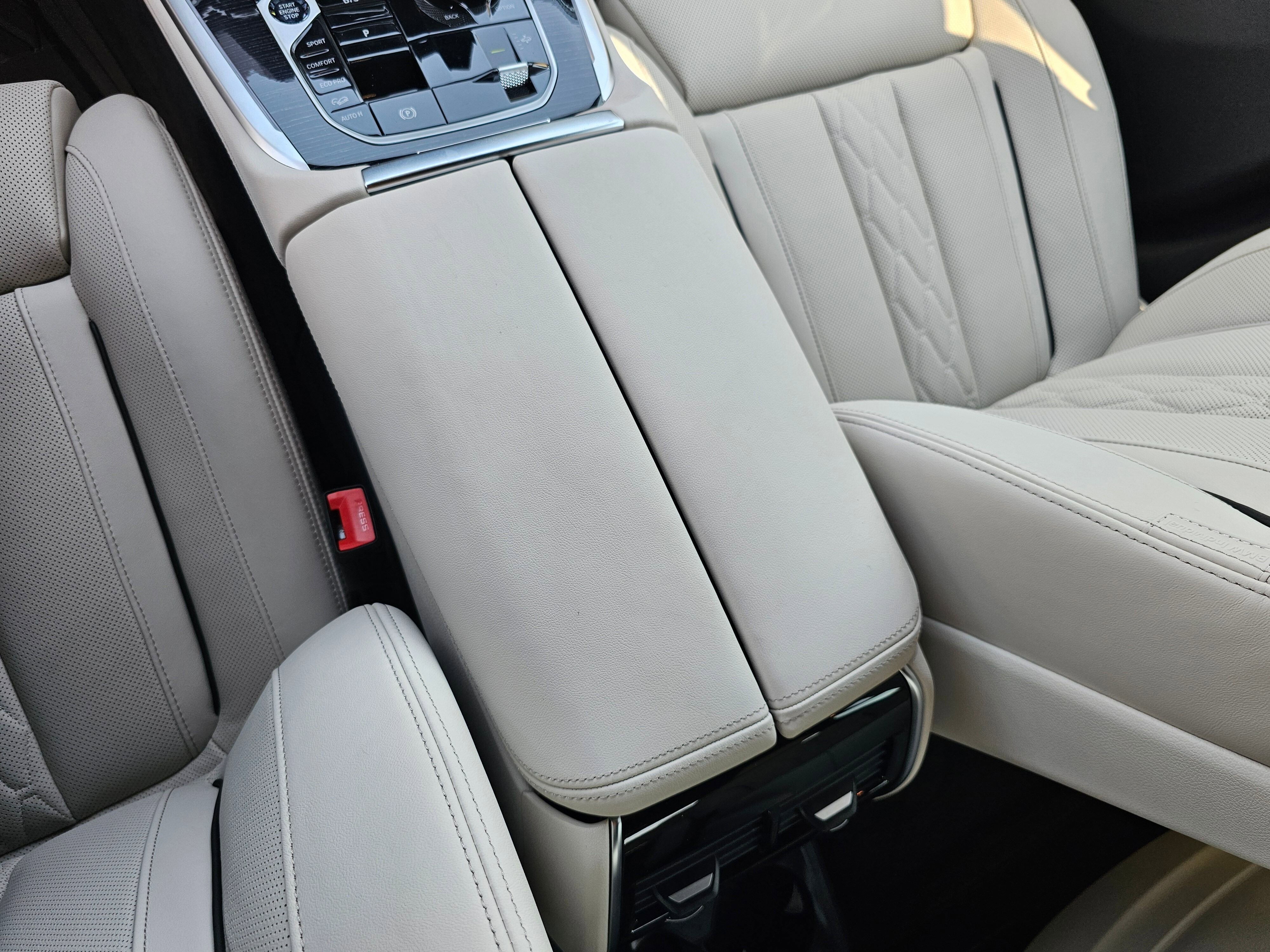 New 2026 BMW X7 M60i image 23