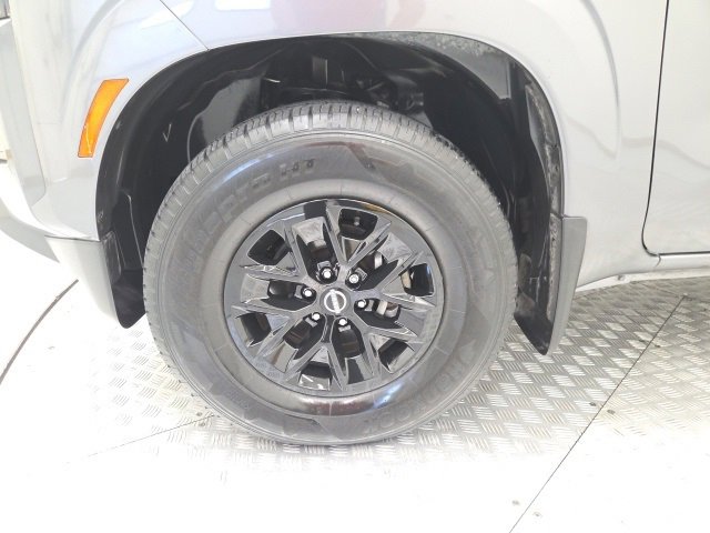 Used 2024 Nissan Frontier SV image 14