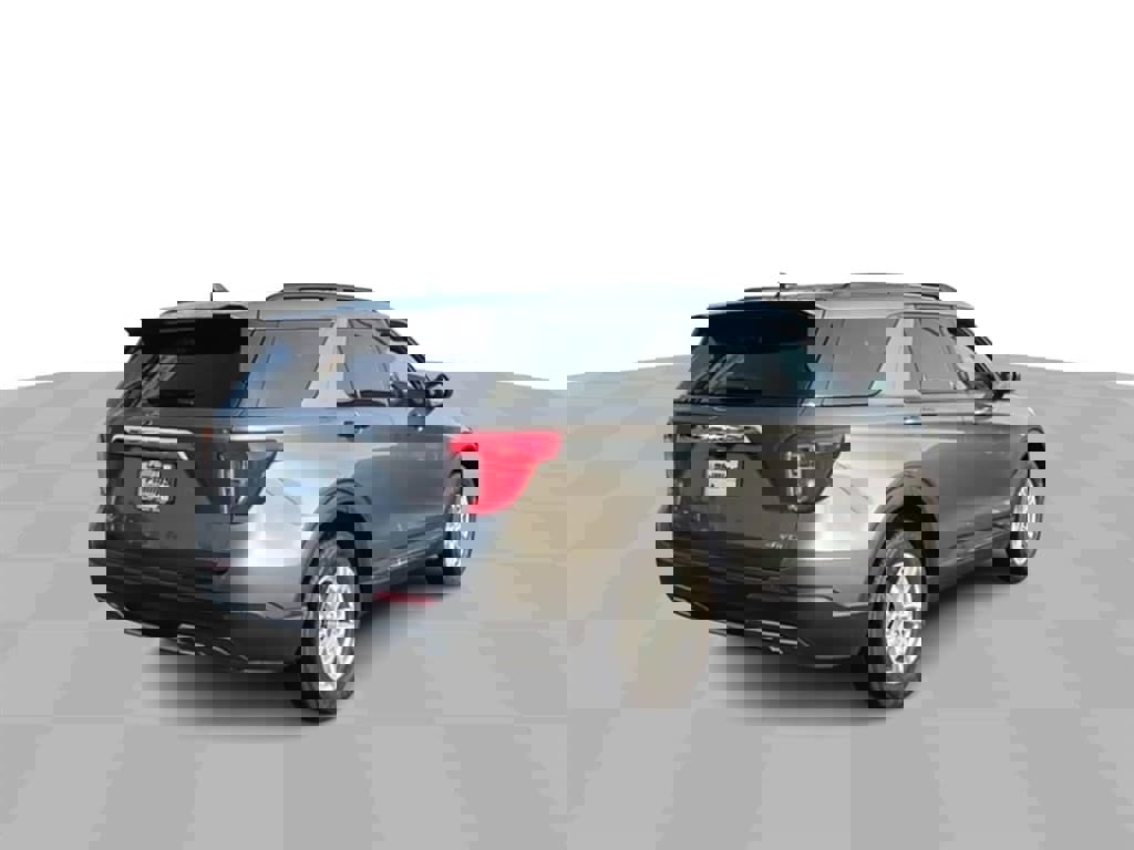 Used 2023 Ford Explorer XLT w/ Equipment Group 202A image 8