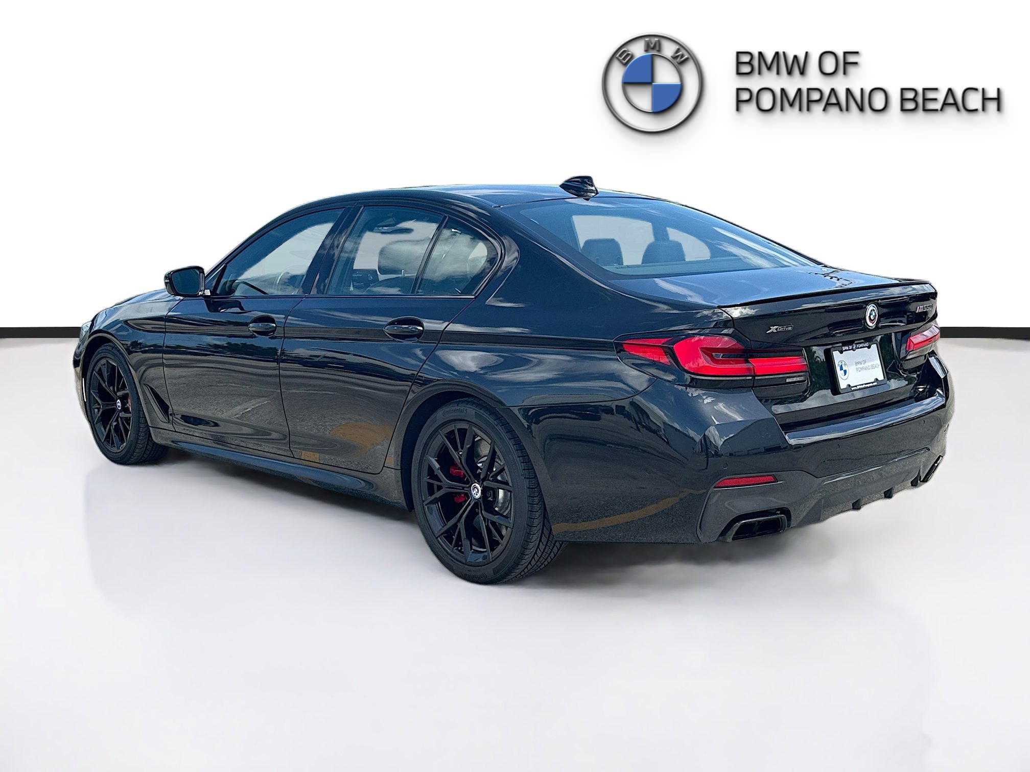 Used 2023 BMW M550i xDrive w/ Executive Package image 5