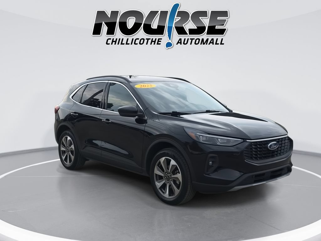 Used 2025 Ford Escape Platinum AWD/4WD image 2