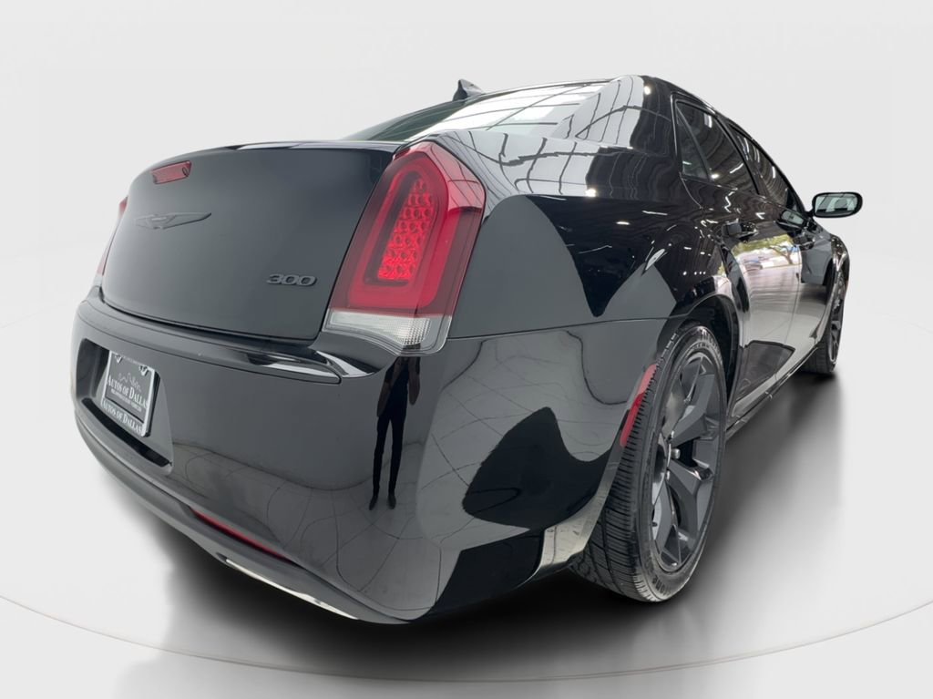 Used 2021 Chrysler 300 Touring w/ Sport Appearance Package image 7