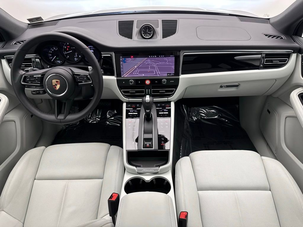 Certified 2025 Porsche Macan image 27