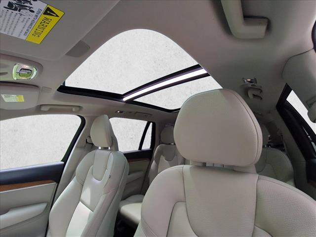 Used 2022 Volvo XC90 T6 Momentum AWD/4WD image 21