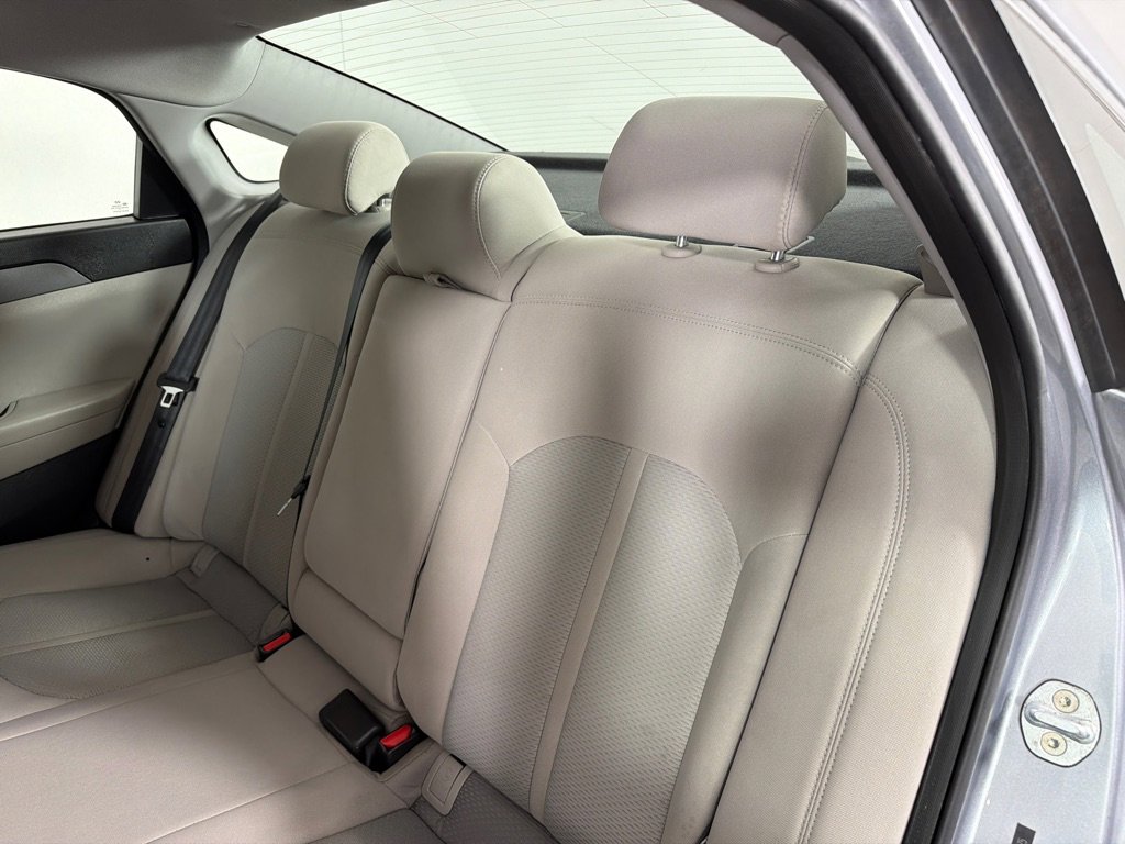 Used 2015 Hyundai Sonata SE FWD image 16