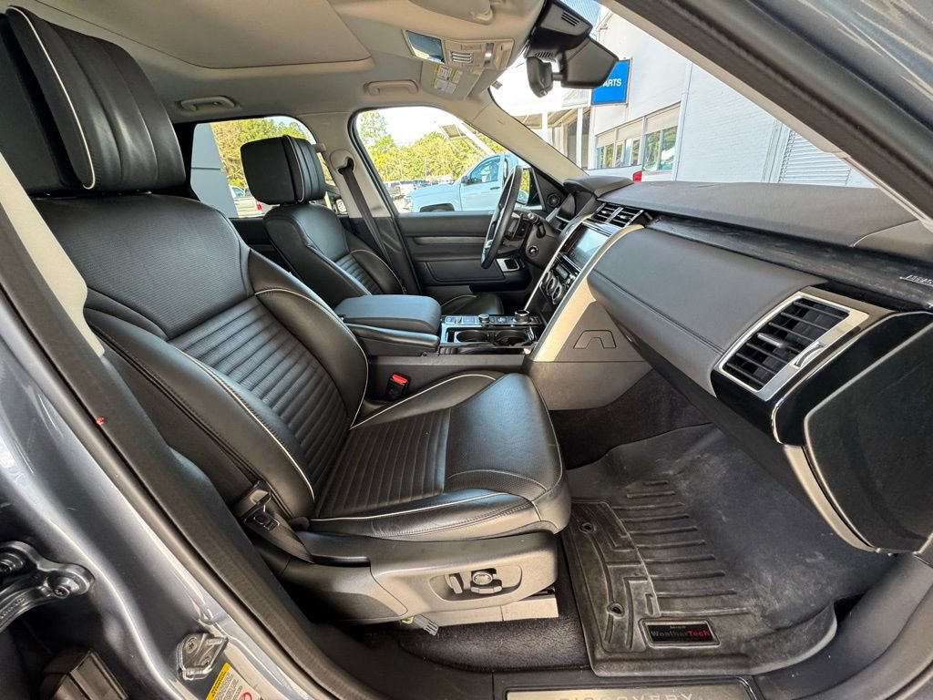 Used 2020 Land Rover Discovery HSE image 18