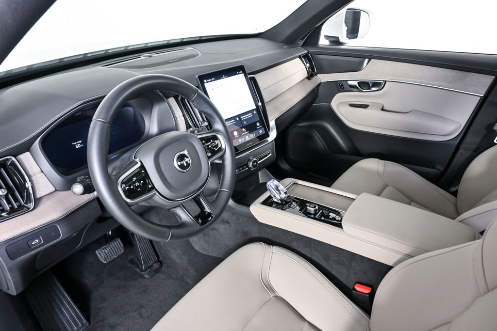 Certified 2025 Volvo XC90 B6 Plus image 6