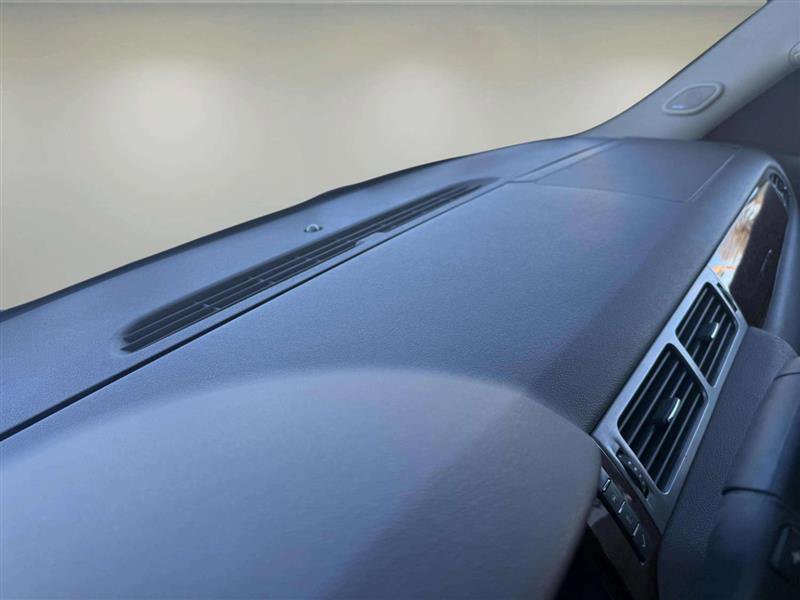 Used 2011 GMC Yukon SLT w/ SLT-2 Equipment Package image 32