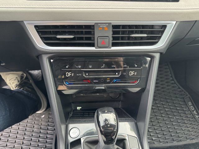 Used 2025 Volkswagen Taos SE w/ Panoramic Sunroof Package AWD/4WD image 20