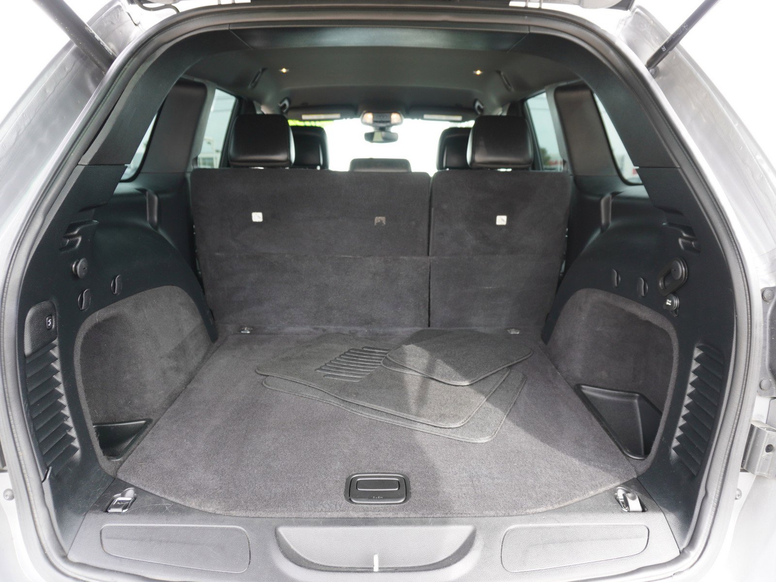 Used 2017 Jeep Grand Cherokee Altitude image 11