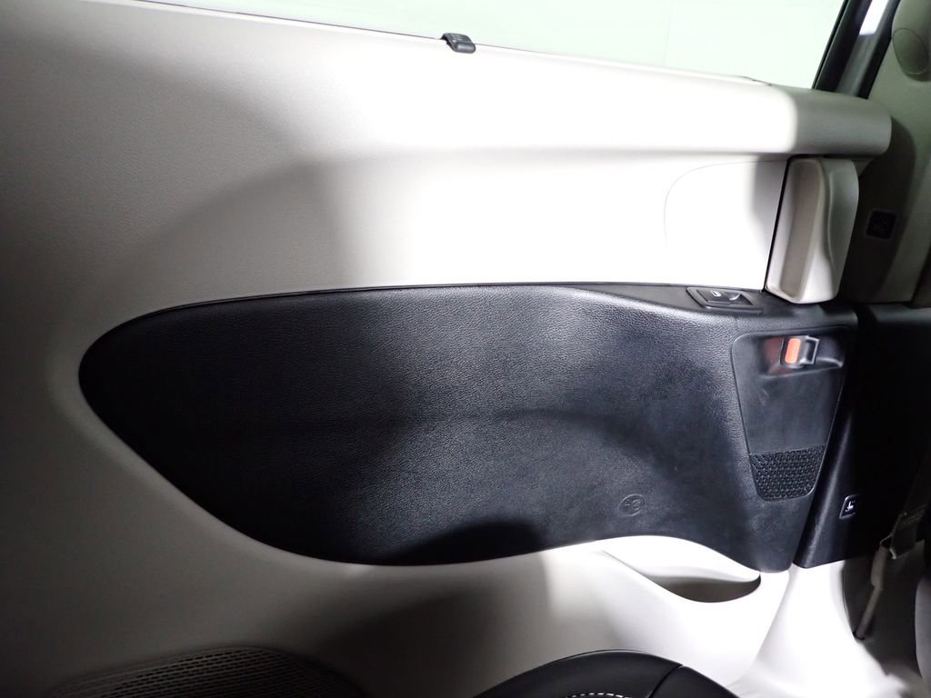Used 2023 Chrysler Pacifica Touring-L FWD image 41