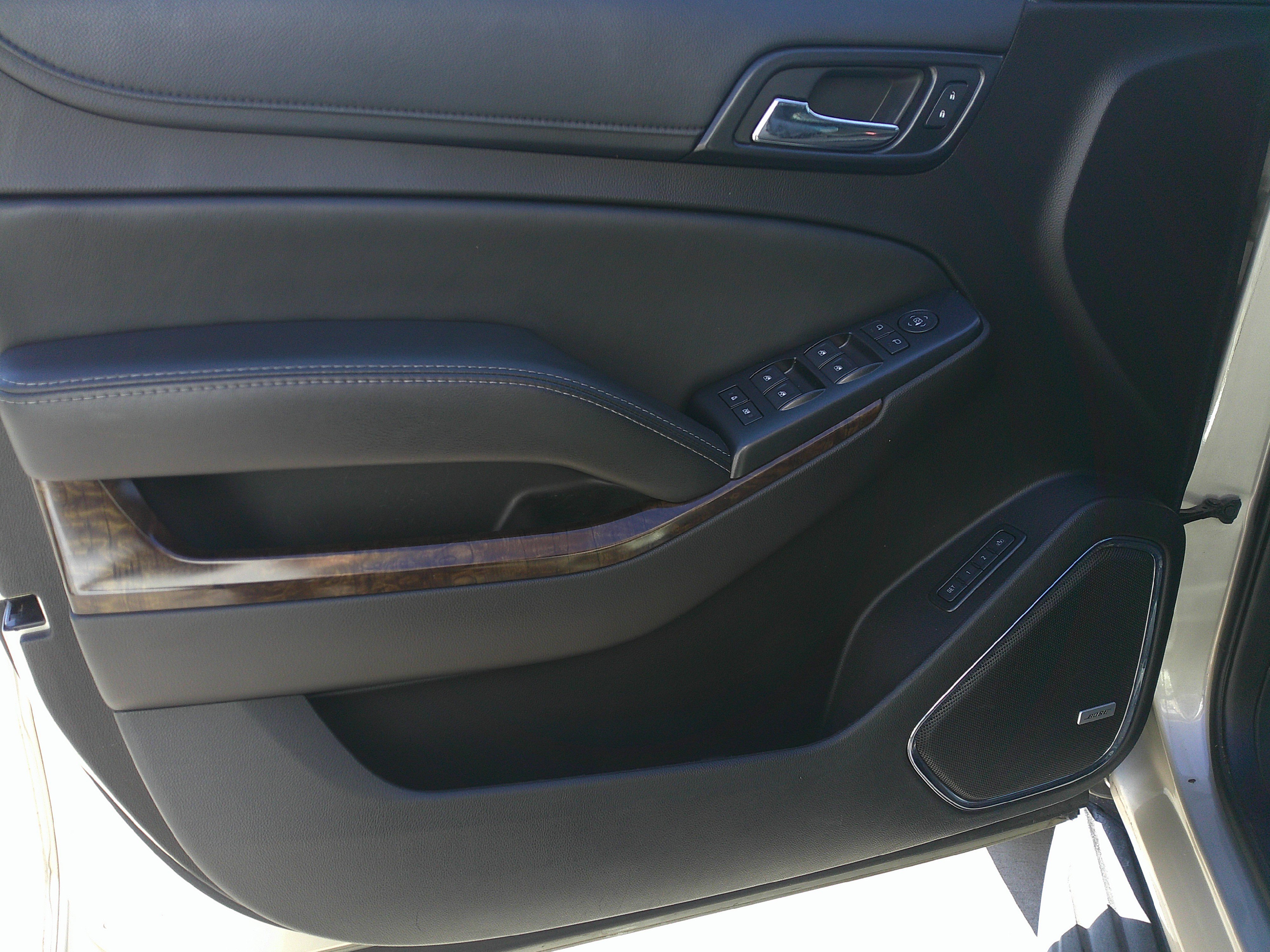 Used 2017 Chevrolet Suburban LT image 17